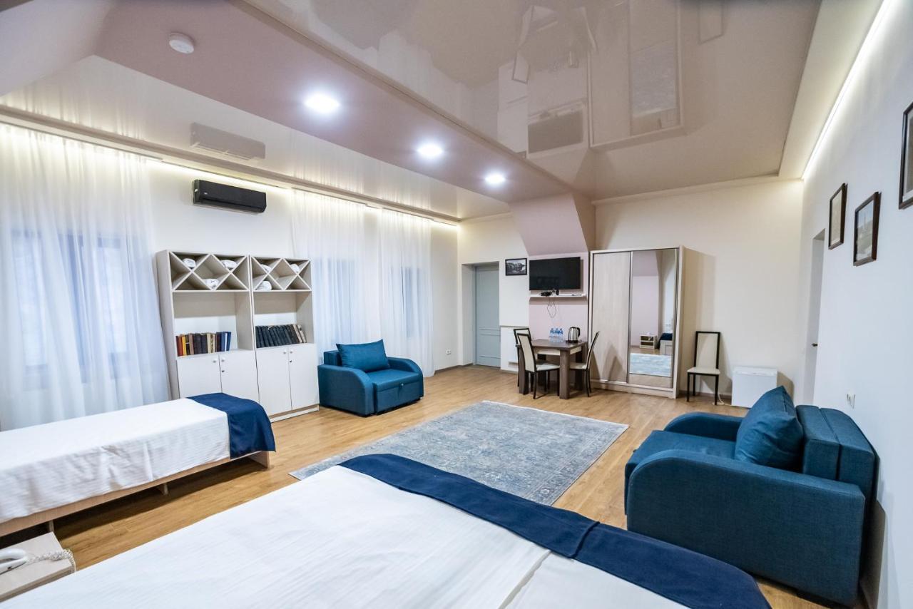 Tiflis Hotel エクステリア 写真
