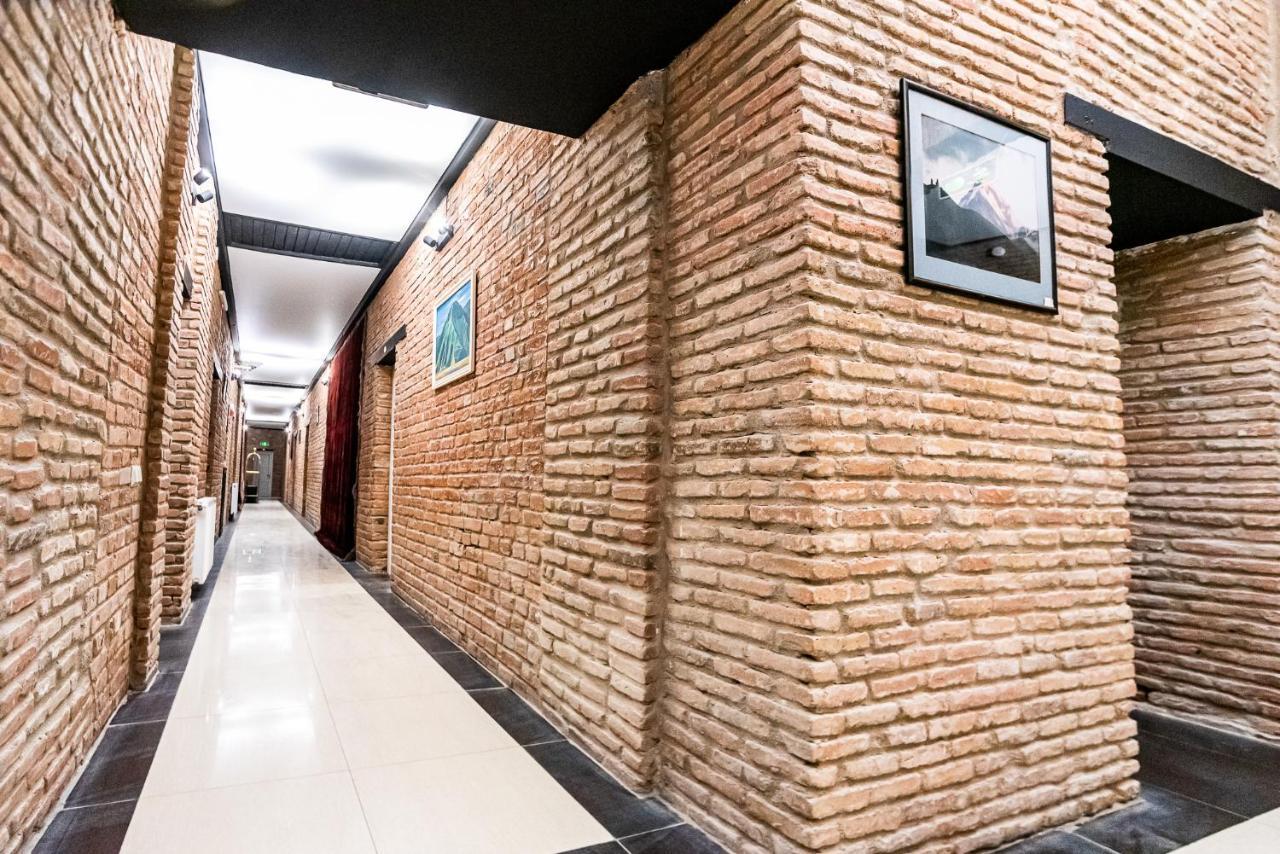 Tiflis Hotel エクステリア 写真