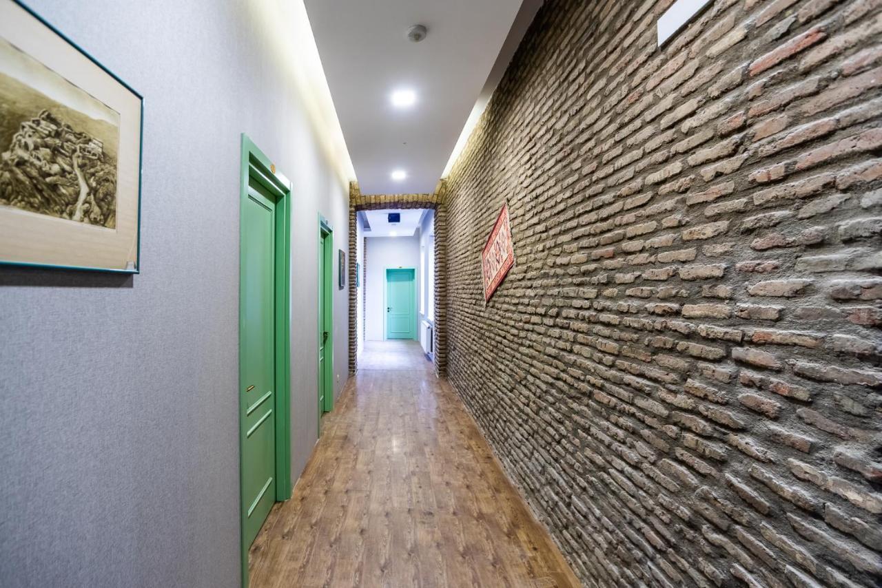 Tiflis Hotel エクステリア 写真
