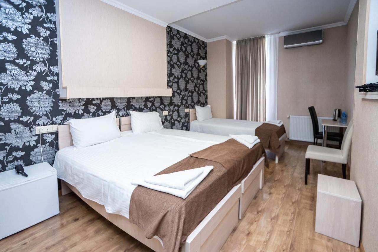Tiflis Hotel エクステリア 写真