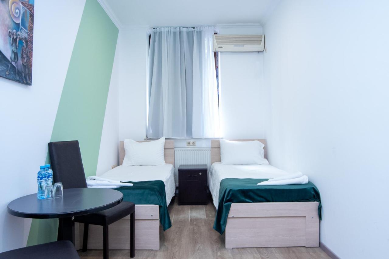 Tiflis Hotel エクステリア 写真