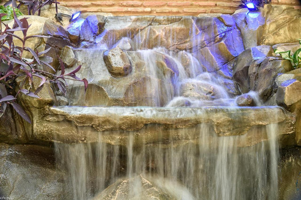 Tiflis Hotel エクステリア 写真